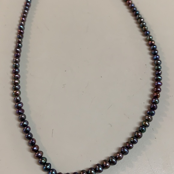 Black pearl or Tahitian pearl necklace
